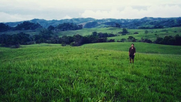 Hamis Daud Wyllie lahir di Australia. Aktor tampan ini kemudian pernah tinggal Sumba, yang bisa dibilang menjadi kampung halaman keduanya. Sumba sendiri menjadi salah satu destinasi liburan favorit traveler dengan alamnya yang memesona (hamishdw/Instagram) Hamis Daud Wyllie lahir di Australia. Aktor tampan ini kemudian pernah tinggal Sumba, yang bisa dibilang menjadi kampung halaman keduanya. Sumba sendiri menjadi salah satu destinasi liburan favorit traveler dengan alamnya yang memesona (hamishdw/Instagram)
