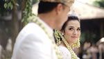 Intimnya Foto Akad Nikah Raisa dan Hamish Daud