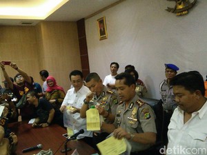 Pelempar Petasan di Stadion Bekasi Beli Rocket Flare via Online