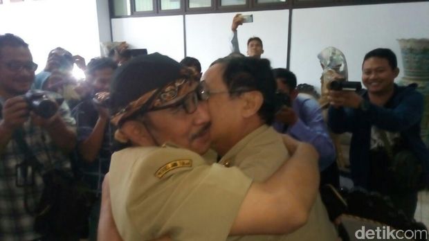 Gaya Kocak Dalang Edan Saat Beri Pengarahan di Kantor Pemkot Tegal