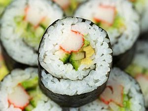 Ini Fakta Soal Daging Kepiting yang Ada Dalam Sushi California Roll