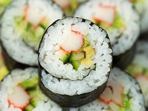 Ternyata Ini Asal Usul Nama Hot Dog hingga California Roll