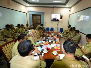Pimpin Rapat dari Mekah, Bupati Anas Bahas Kesiapan Musim Kemarau