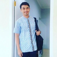 Dimas Aditya adalah artis ganteng yang telah menikah dengan Tika Bravani yang ternyata mempunyai kumis tipis juga. Foto: Instagram