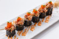 Dari Ikan Mentah, Kini Sushi Diberi Topping Keju Hingga Kremesan