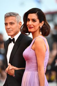 George Clooney dan Amal Clooney di karpet merah Venice Film Festival.