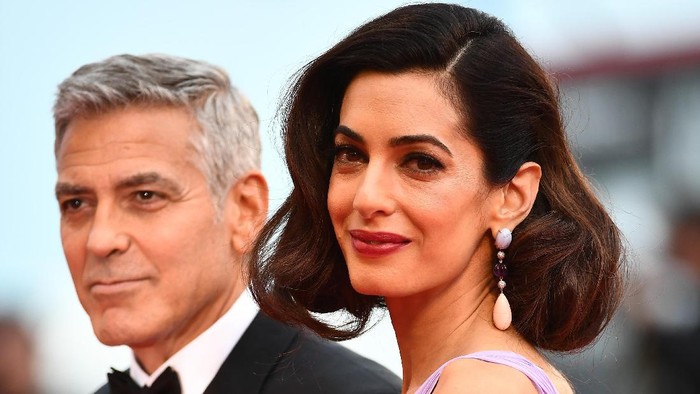 George Clooney VENICE, ITALY - SEPTEMBER 02: Amal Clooney and George Clooney walk the red carpet ahead of the Suburbicon screening during the 74th Venice Film Festival at Sala Grande on September 2, 2017 in Venice, Italy. (Photo by Vittorio Zunino Celotto/Getty Images)