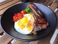 Kafe di Malaysia Ini Sajikan Indomie dengan Ragam Topping Unik!