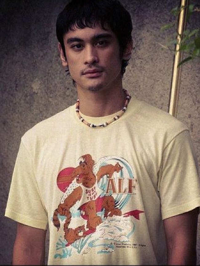 Ruben Elishama adalah seorang aktor ganteng ia terlihat makin macho dengan sedikit kumis yang menempel di wajah. Foto: Instagram