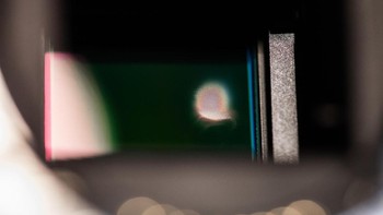 Setelah membakar shutter, sensor di belakangnya pun ikut terbakar. Foto: Istimewa/Lens Rental