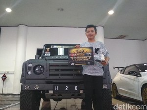 Mobil Perkasa Land Rover Defender Raih Interior Terbaik