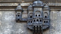Yang tertua adalah istana burung abad ke 16 yang dilekatkan pada Jembatan Kanuni Sultan Suleiman di Büyükçekmece, Istanbul. Istimewa/Boredpanda.