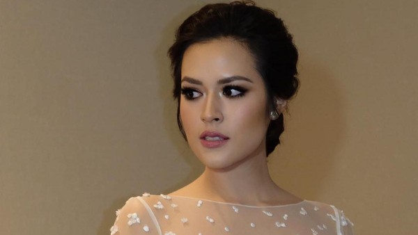 Seperti Meghan, 5 Artis Ini Cantik Bermakeup Natural saat Nikah