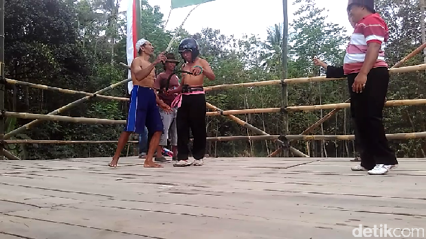 Warga Blitar Gelar Ritual Minta Hujan
