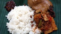 Ke pasar Cikin jangan lupa mampir ke warung bu Hadi, ada nasi gudeg enak dengan opor ayam, sambal goreng dan sambal super pedas.Foto: Istimewa