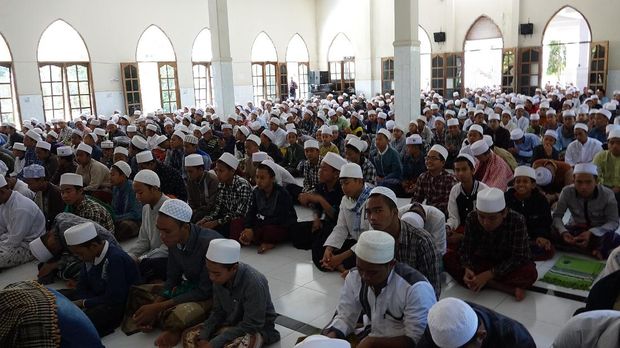 Santri juga membaca Yasin dan tahlil
