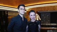 Datang ke acara resepsi Hamish Daud dan Raisa keduanya terlihat sangat serasi. (Foto: Rossa dan Afgan (Ismail/detikHOT)