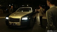 Rolls Royce Phatom menjadi kendaraan Raffi Ahmad dan Nagita, untuk menghadiri pesta pernikahan Raisa dan Hamish Daud. (Foto: Asep Syaifullah/detikHOT)