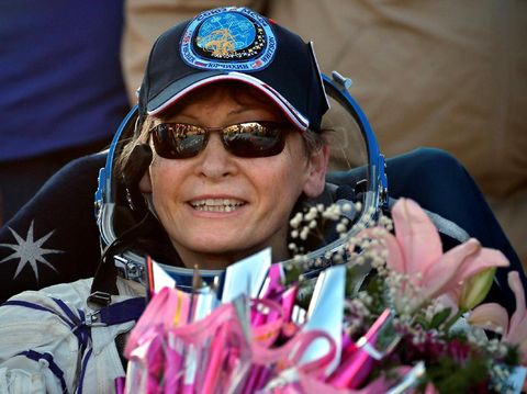 Astronaut Wanita Pemegang Rekor Terlama Tinggal di Antariksa Pulang ke Bumi