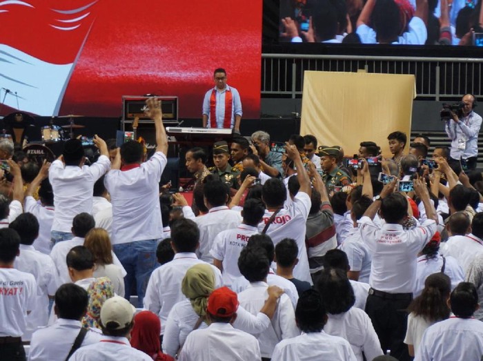 Jokowi Disambut Tari Tortor di Rakernas III Projo