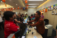 Rayakan Hari Pelanggan Nasional, Direksi BNI Layani Nasabahnya