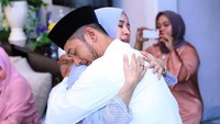 Ini salah satu momen di mana Laudya Cynthia Bella berpelukan dengan saudara kandungnya. Bikin haru. (Foto: dok. Instagram)