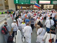 Momen Penuh Semangat Gelombang Jemaah Haji Lempar Kerikil ke Setan