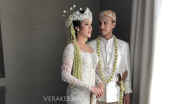 7 Inspirasi Kebaya Pengantin Adat Selebriti, Raisa Sampai Acha Septriasa