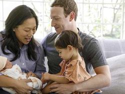 Mesra Banget, Zuckerberg Ulang Momen Pernikahan dengan Istri