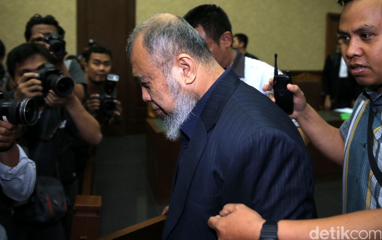 Giliran Eks Hakim MK Patrialis Akbar Ajukan PK Kasus Korupsi Giliran Eks Hakim MK Patrialis Akbar Ajukan PK Kasus Korupsi