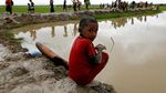 Tatapan Kosong Anak Rohingya