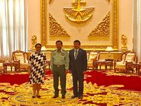 Menlu bertemu Panglima Militer Myanmar membahas konflik Rohingya.