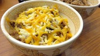 Restoran pertamanya terletak di Yokohama dan sudah buka sejak tahun 1982. Kini restoran asal Jepang ini sudah banyak memiliki cabang di beberapa negara termasuk Indonesia. Ada donburi yang terdiri dari 3 jenis keju seperti cheddar, mozarella dan edam. Yummy! Foto: Istimewa