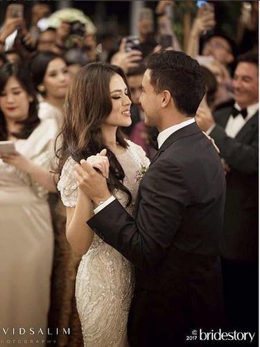 Ini 6 Orang yang Bikin Raisa Jadi Cantik Banget Saat Menikah