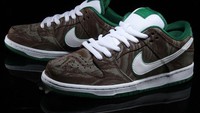 Doyan kopi? Nike Coffe Dunks ini patut jadi pilihan. Desainnya terinspirasi Starbucks dengan warna hitam dan hijau yang khas. Foto: Istimewa