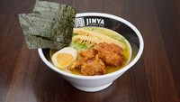 Karage Chicken (Jepang) biasanya disajikan diatas semangkuk ramen. Karage berarti makanan dilapisi panko crumbs dan direndam dalam minyak panas untuk menciptakan makanan ringan lezat. Foto: Istimewa