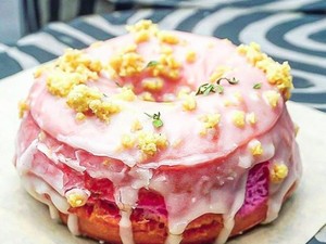 Menggemaskan! Donat Milennial Berwarna Pink yang Instagramable Ini