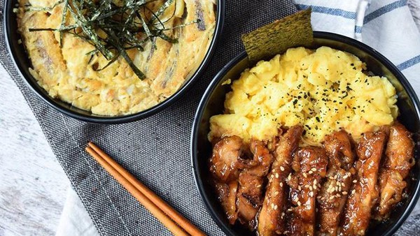 Oishi! Di Sini Ada Donburi Enak dengan Topping Daging Sapi Hingga Salmon Enak