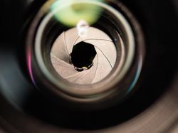 Duh! Lensa-lensa Mahal Jadi Korban Gerhana Matahari