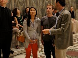 Kisah Cinta Manusia Rp 876 Triliun dengan Wanita Sederhana