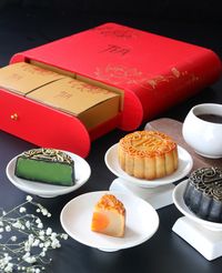 JIA Punya <i>Lady Mooncake</i>, Mooncake Spesial dengan Scarf Patrick Owen
