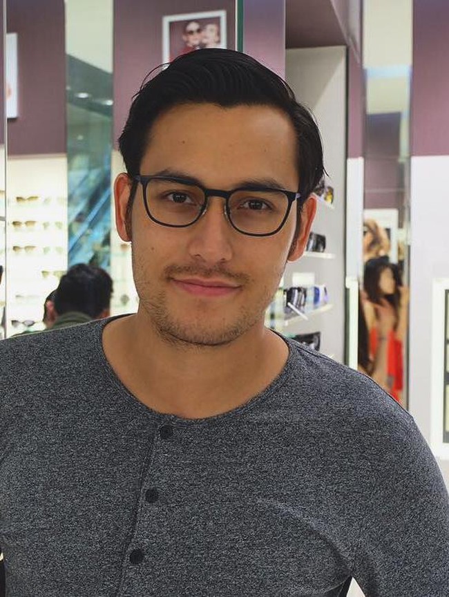 Arifin Putra rela memelihara kumis dan brewok tipis demi film yang di perankannya. Foto: Instagram