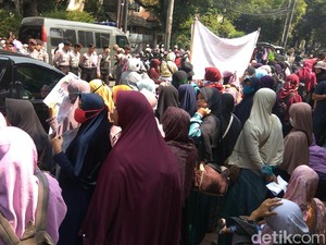 Massa Antikekerasan Rohingya Kembali Demo di Kedubes Myanmar