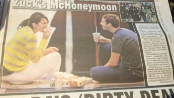 Mereka dikenal pasangan bersahaja, santai dan tidak suka tampil formal. Sebuah tabloid memuat foto mereka sedang ngemper sembari makan menu McDonalds. Foto: istimewa