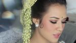 Seperti Meghan, 5 Artis Ini Cantik Bermakeup Natural saat Nikah