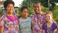 Ketika seserahan Kava diterima oleh masyarakat desa Fiji, Anda pun sudah dianggap sebagai bagian dari keluarga di desa tersebut (Diane Selkirk/BBC)
