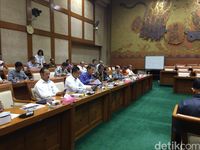 Menteri Keuangan Sri Mulyani Gantikan Rini Soemarno di DPR