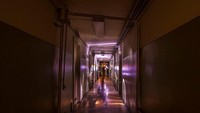 Sebuah bunker rahasia yang dibangun pada masa Perang Dingin ditemukan di bawah tanah Uni Soviet. Bunker ini berada di kedalaman sekitar 9 meter dari permukaan tanah, dengan luas mencapai 2.000 m2 dan mampu menampung 250 orang.wisatawan bisa melihat berbagai benda yang berkaitan dengan Perang Dingin dan Uni Soviet (Foto: Facebook)