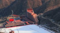 Salah satu operator tur yang menawarkan perjalanan ke Masik Ski dan bermalam di Masikryong Hotel adalah Korea Konsult. Ditengok detikTravel dari situs resminya, Masikryong Hotel disebut-sebut resor paling mewah di Korea Utara! (Dok. Korea Konsult)