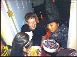 Mesra Banget, Zuckerberg Ulang Momen Pernikahan dengan Istri